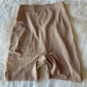 SKIMS SHEET SCULPT LOW-BACK SHORT SHAPEWEAR - S